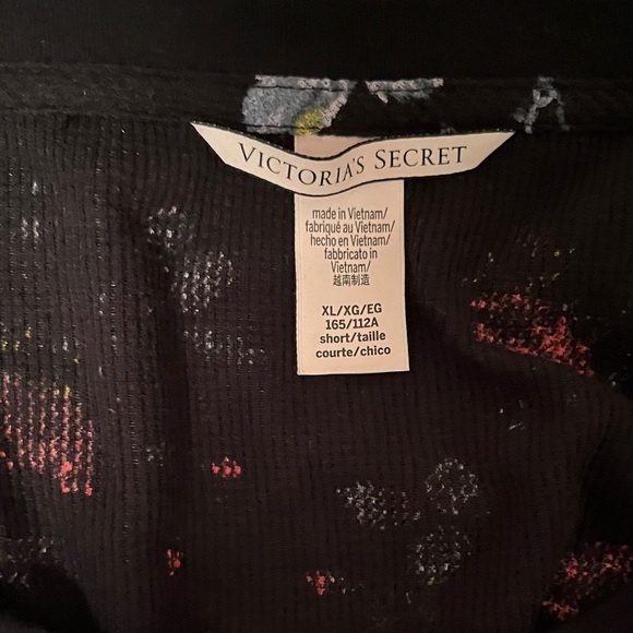 Victoria's Secret Black Floral Pajama Top - Picture 4 of 4